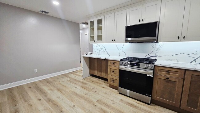 Building Photo - 29 Bryant Pl