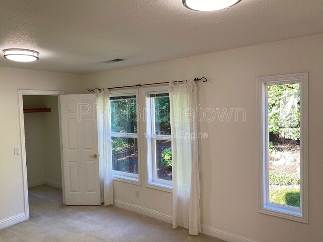 Building Photo - 12805 SE Spring Mountain Dr