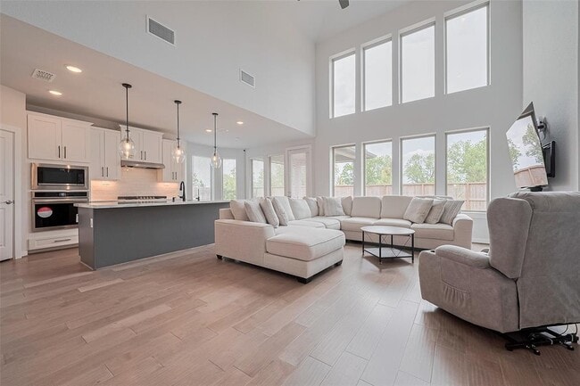 Building Photo - 307 Roselle Leaf Dr