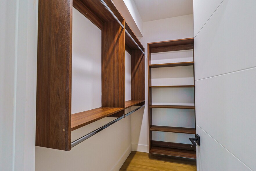 Building Photo - 4848 W 17th St