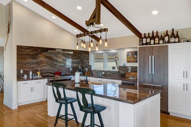 Building Photo - 22533 Majestic Dr