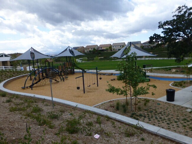 Building Photo - Short Term Lease - Grand 4-Bedroom Home with Entertainer's Yard in Gated River Village!