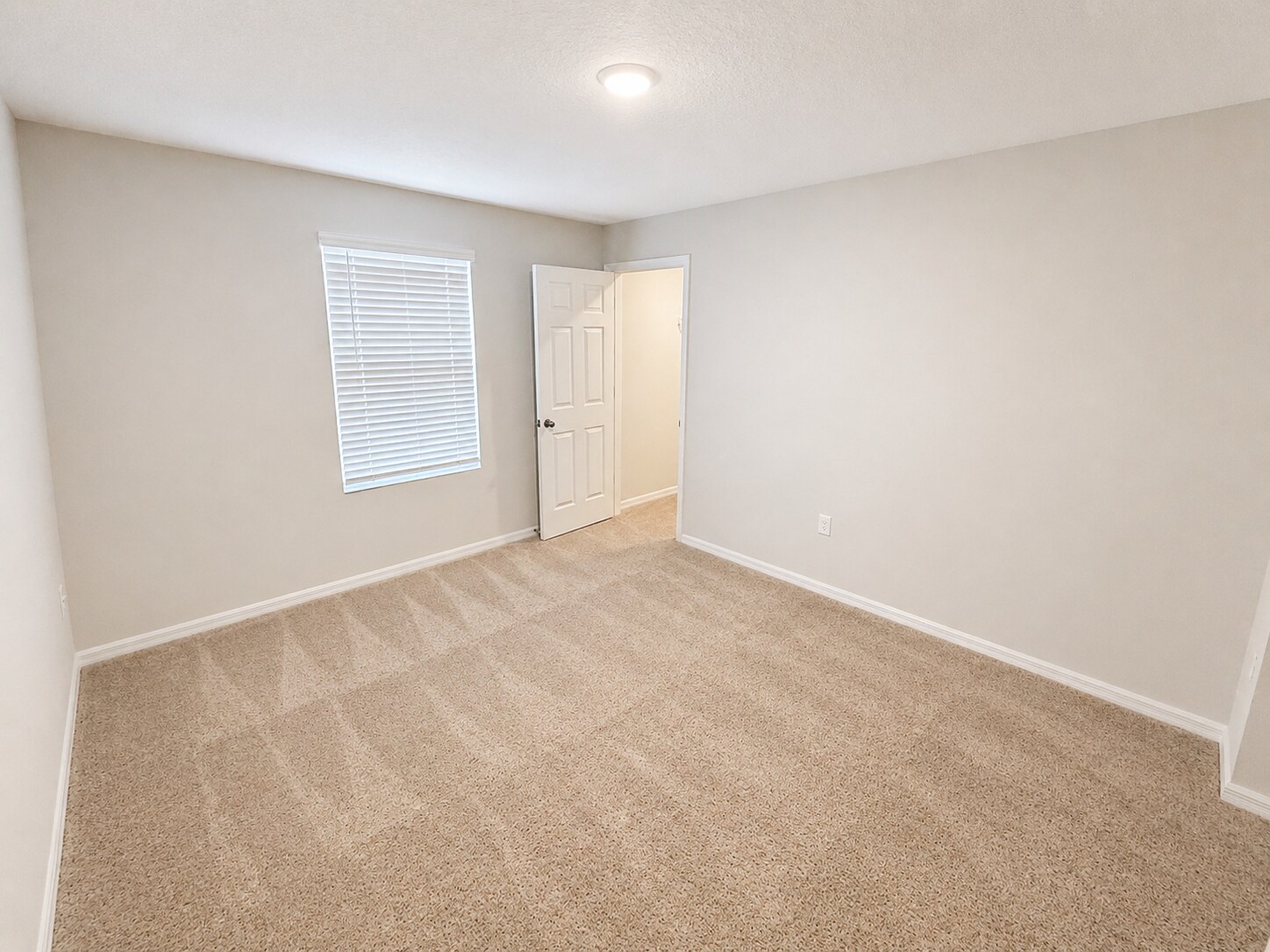 Building Photo - 1305 Current Pl