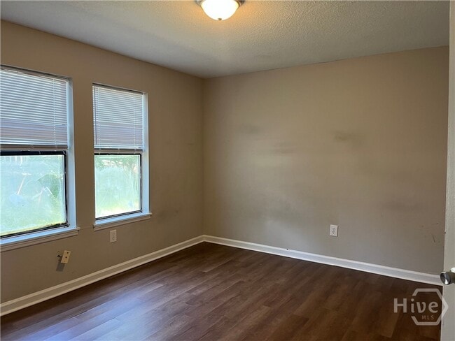 Building Photo - 120 Pinehurst Ct