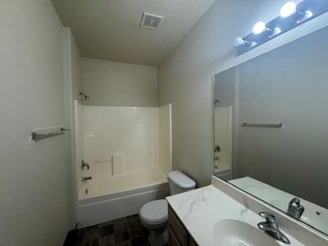 Building Photo - 4 Bedroom 3 Bath Two Story Home, New Flooring, New Interior Paint