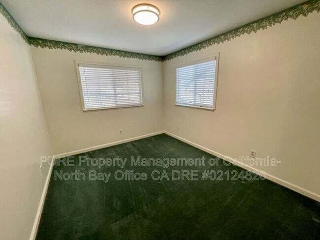 Building Photo - 211 Ridgeview Dr