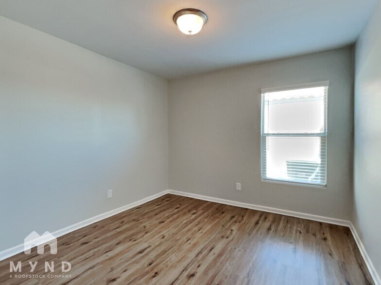 Building Photo - 2383 Oakmont Ln