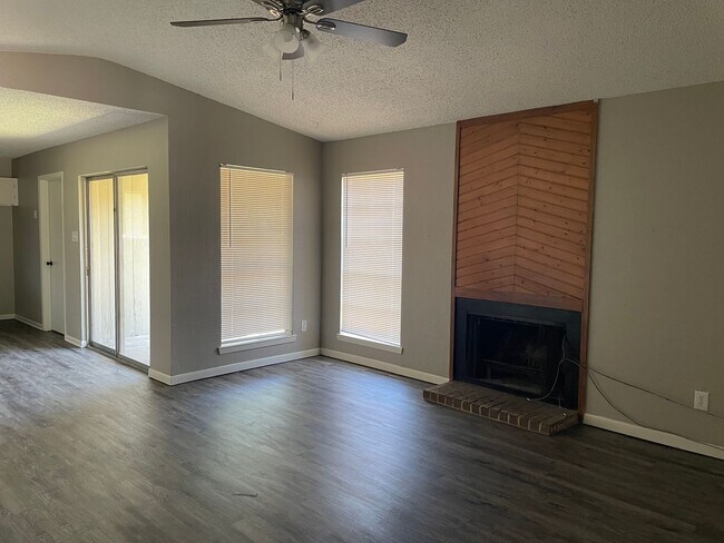 Building Photo - 102 Cherie Ln