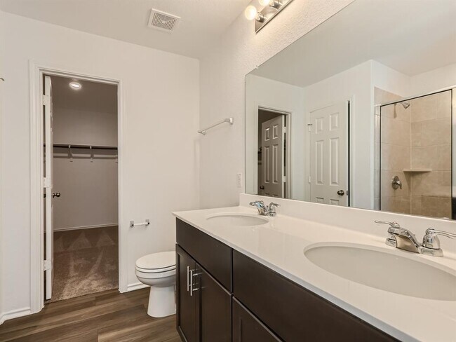Building Photo - 1608 Holly Lk Dr