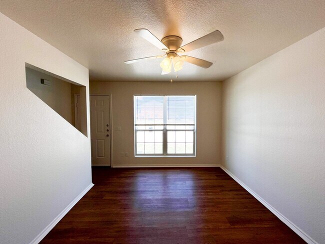 Building Photo - 4000 Doraine Ct
