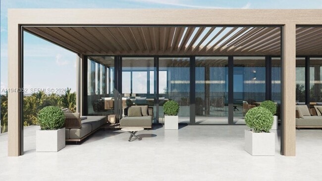 Building Photo - 2305 N Riverside Dr