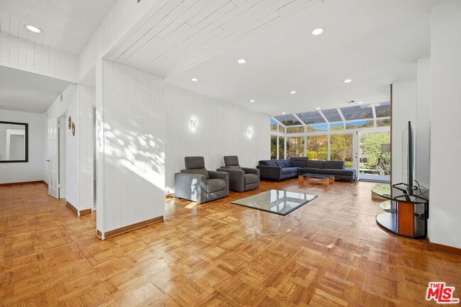 Building Photo - 2846 Royston Pl