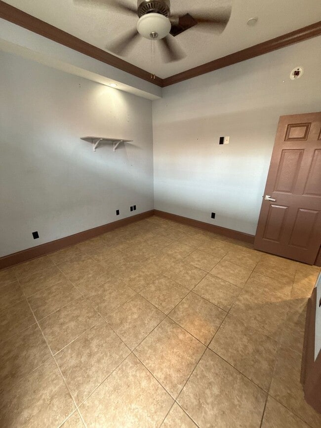 Building Photo - 2 bedroom/3 bath Townhome with extra room/...