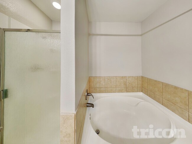 Building Photo - 352 N Beltwoods Dr