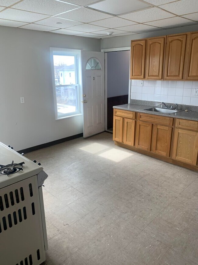 Building Photo - 50 Millbury St