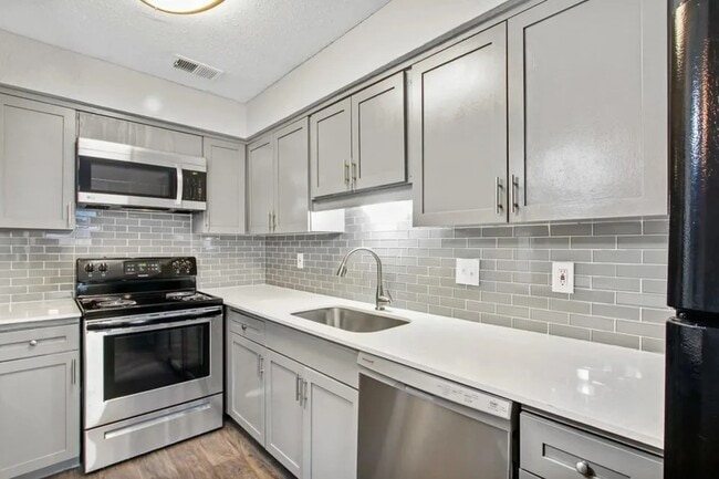 Building Photo - 4401 Glenview Ct