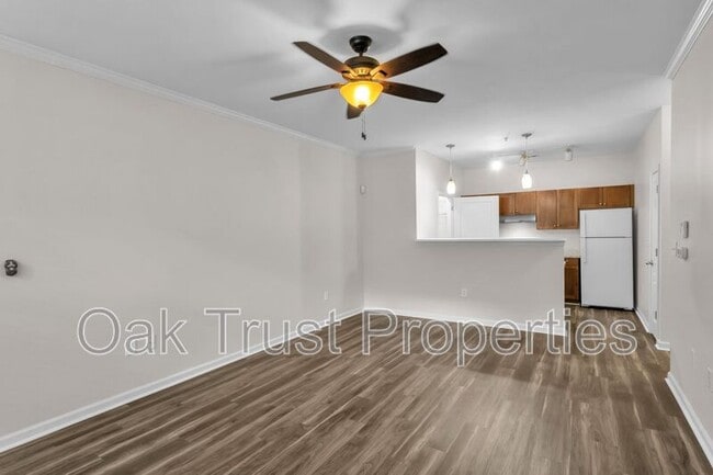 Building Photo - 100 Bucksley Ln