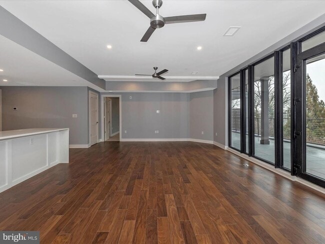 Building Photo - 210 E 2nd St