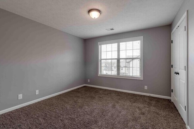 Building Photo - 1063 Freedom Dr