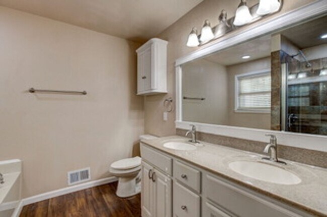 Building Photo - 212 Running Deer Dr