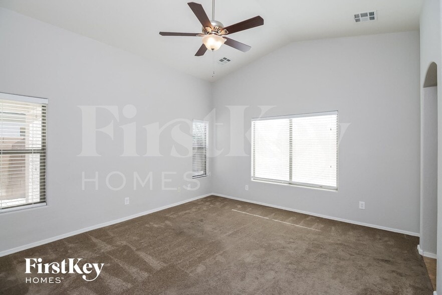 Building Photo - 3193 W Sunshine Butte Dr