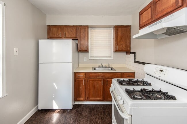 Building Photo - 320 Henquin Dr