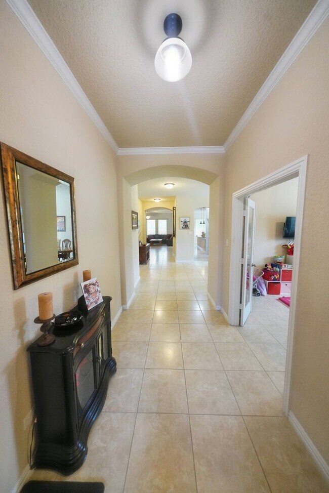 Building Photo - Executive-Style Home Now Available in Crossvine (Schertz) Realtor Commission: $750