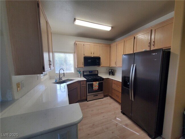 Building Photo - 75 N Valle Verde Dr