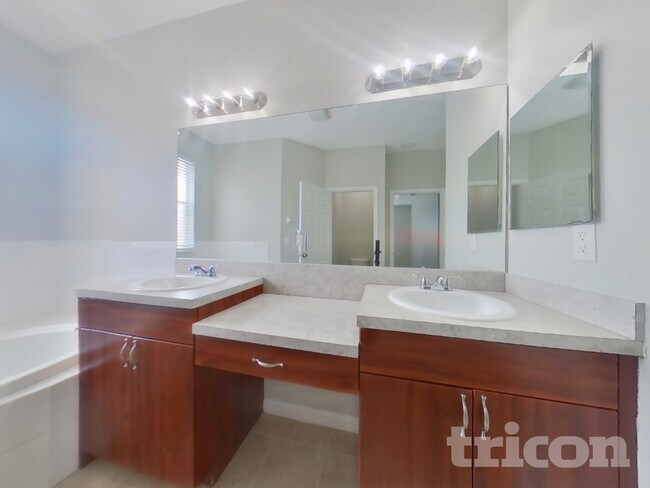 Building Photo - 3089 Tishman Ave