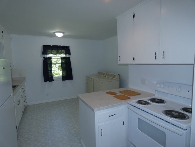 Building Photo - 8108 MO-9