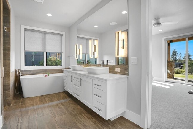 Building Photo - Beautiful home in the gated community of Tetherow