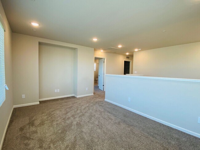 Building Photo - COMING SOON! $2,750 Ashlan & Highland, 4 B...