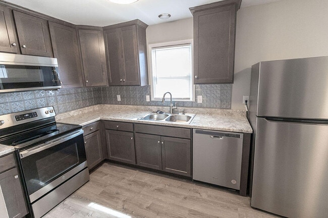 Building Photo - 6108 E St Charles Rd