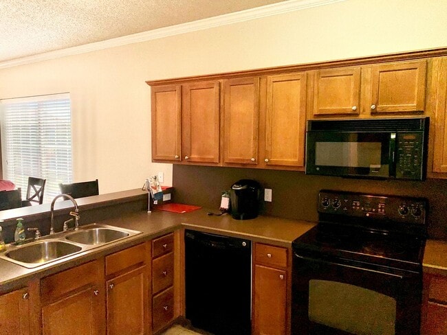 Building Photo - Pre-Leasing - 3-bedrooom, 3-bath Near Texas Tech!