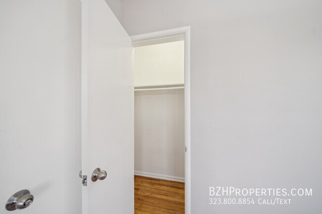 Building Photo - 5301 1/2 Vantage Ave-5301.5