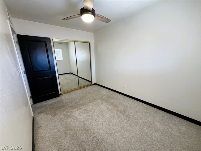Building Photo - 328 N Linn Ln