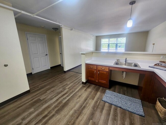 Building Photo - 18 Quintard Terrace