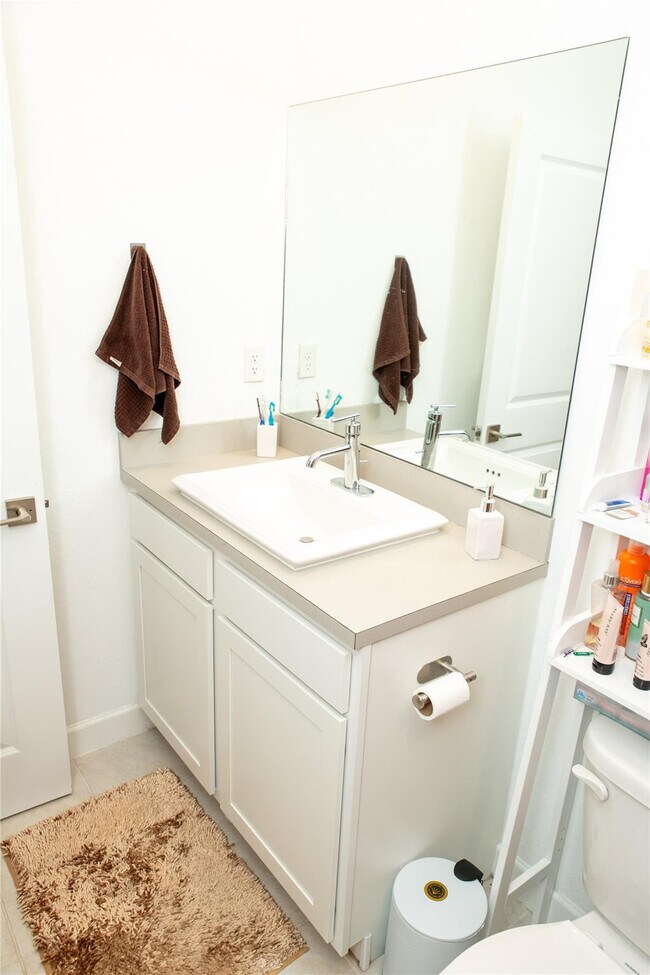 Building Photo - 1147 SW 7th Ave