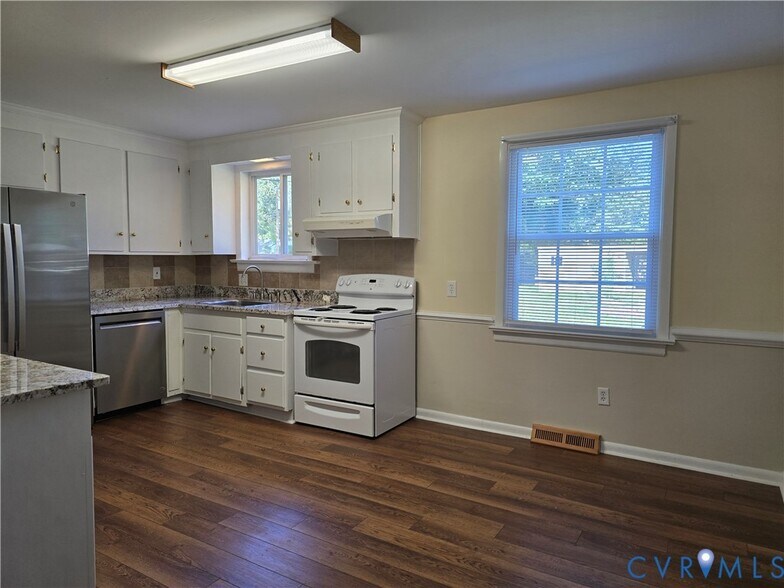 Building Photo - 7998 Wynbrook Ln