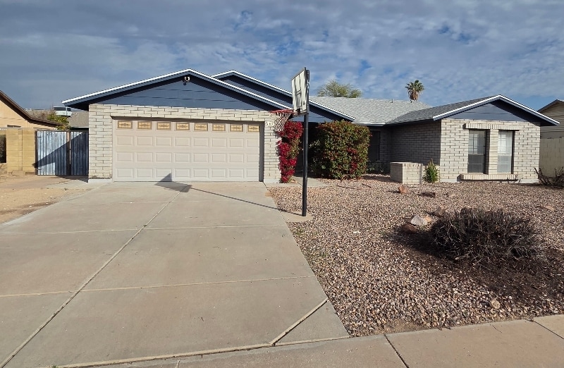 Building Photo - 8720 W Diana Ave