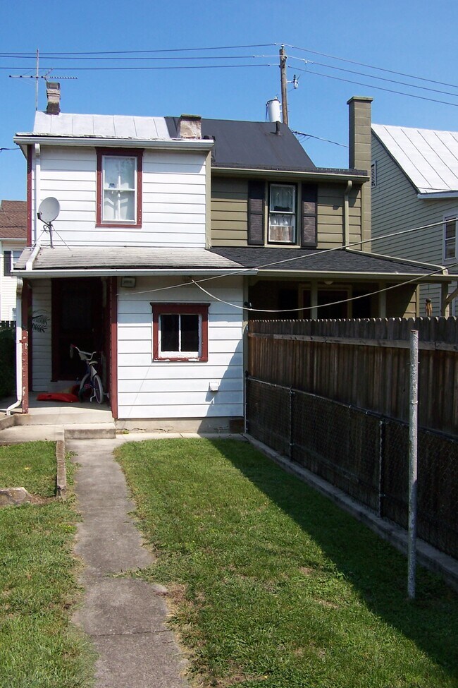 Building Photo - 160 E Penn St