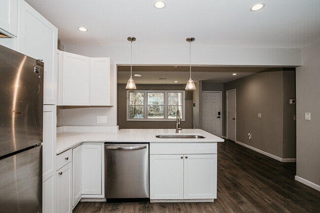 Building Photo - 3-Bedroom with 2 Full Baths Home in Charleston – Spacious 1,752 Sq