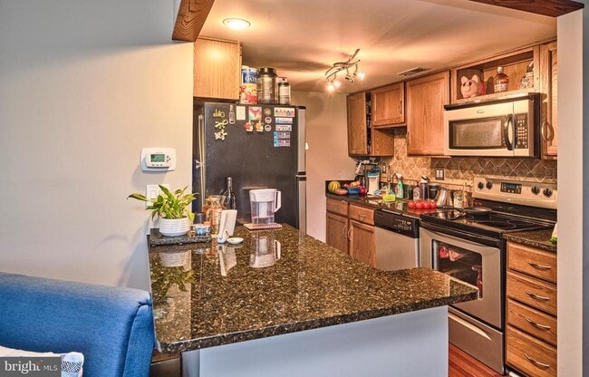 Building Photo - 61 Hermitage Dr