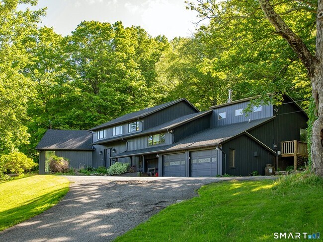 Building Photo - 110 Geer Mountain Rd