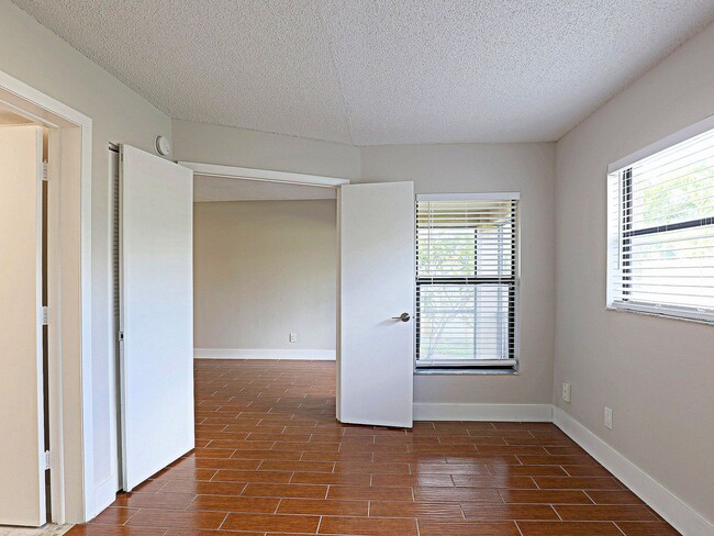 Building Photo - $250 OFF FIRST MONTH RENT!! Affordable & N...