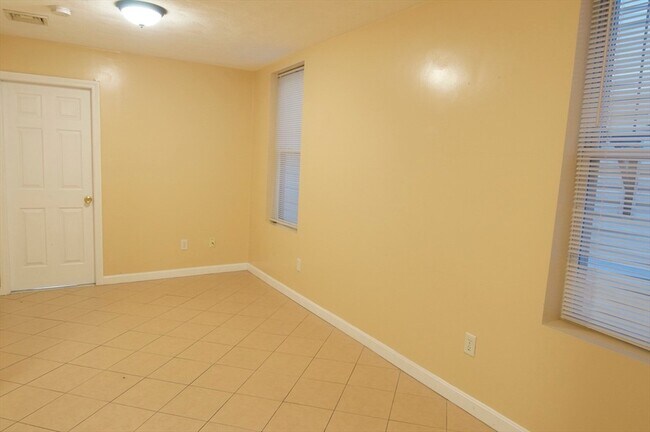 Building Photo - 102 Orleans St