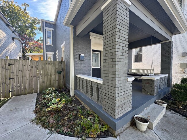 Primary Photo - Recently Renovated 4 Bed/2 Bath House in H...