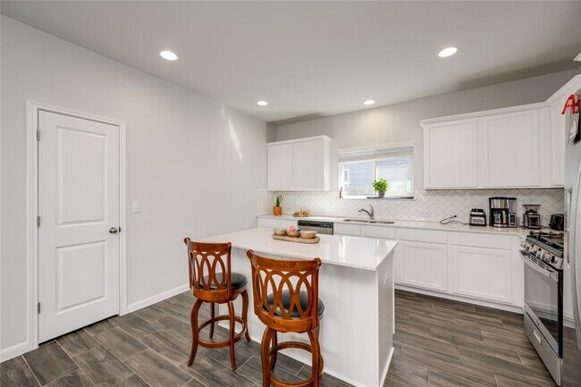 Building Photo - 10712 Timber Brook Pass