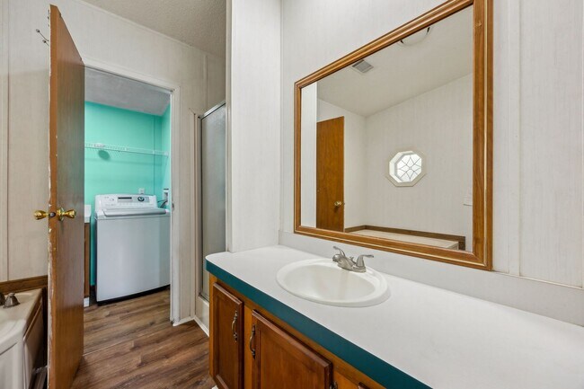 Building Photo - Spacious 3/2 Home on Nearly an Acre in Fernandina Beach