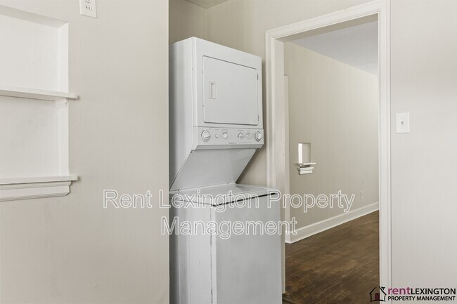 Building Photo - 541 Sheridan Dr